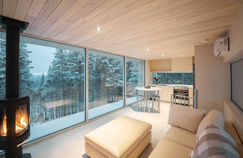 Lac Beauport Ski Chalet | The TOPAZ - Panoramic Views with Spa near Quebec City