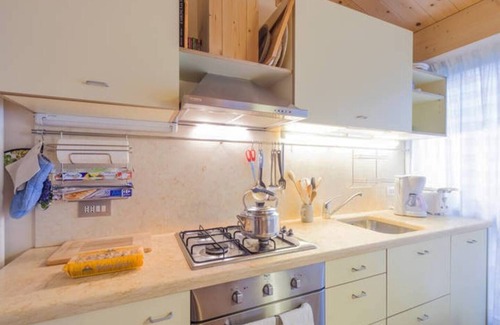 Arcugnano Apartment | The Transparent House: The Walnut Pool CIN: IT024006B4JQ4GJN8B+ IT024006B4U4264US9