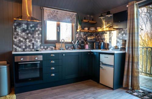 Old Leake Ski Chalet | The Treehouse - Sleeps 4