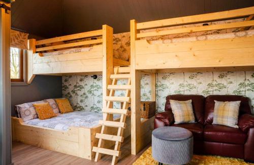 Old Leake Ski Chalet | The Treehouse - Sleeps 4