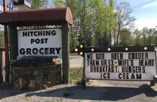 Jamestown House | The Treehouse TN Honeymoon Cabin HOT TUB - in BSF!