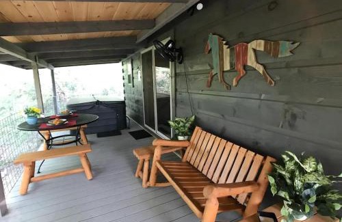 Jamestown House | The Treehouse TN Honeymoon Cabin HOT TUB - in BSF!