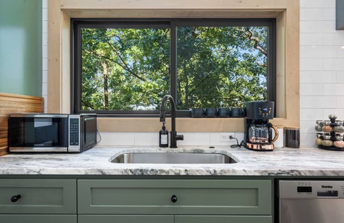 Hot Springs Cabin | The Trumpeter Treehouse at In the Trees Resort