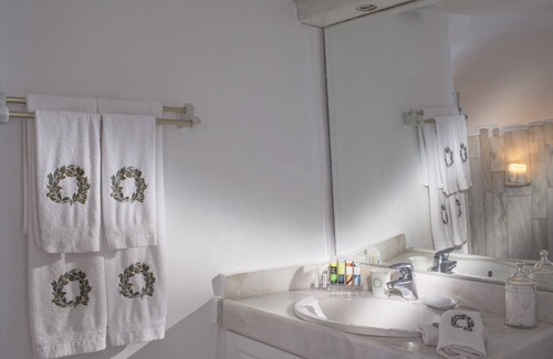 Firostefani Hotel | The Tsitouras Collection Hotel