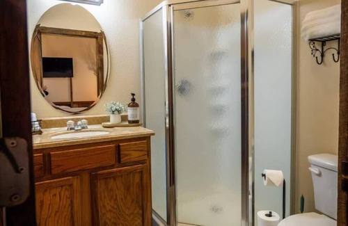 Waco Cabin | The Tui at Nicole Creek Cabins