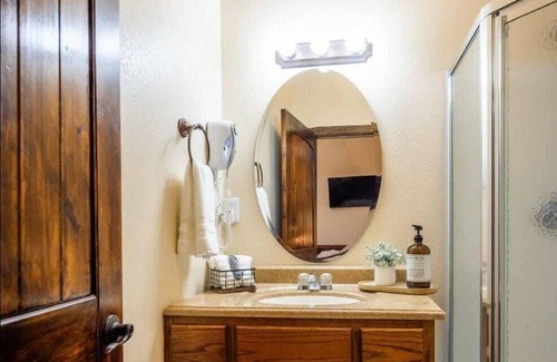 Waco Cabin | The Tui at Nicole Creek Cabins