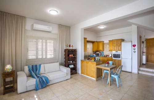 Meneou Villa | The Ultimate Guide to Renting Your Luxury 3 Bedroom Villa on the Beach, Larnaca Villa 1394