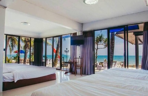 Bang Saphan Hotel | The Uncle Beach Resort