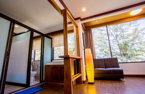 Bang Saphan Hotel | The Uncle Beach Resort