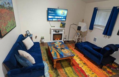 Highline Apartment | The Van Gogh Apartment - a cozy, creative retreat