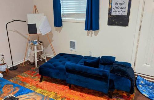 Highline Apartment | The Van Gogh Apartment - a cozy, creative retreat