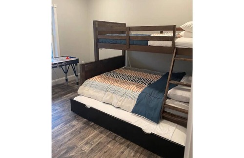 Hyde Park House | The Veteran’s Project is a home on over 100 acres