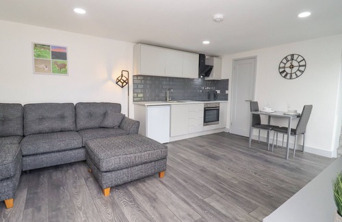 Hartshill Cottage | THE VIEW, romantic, with a garden in Hartshill