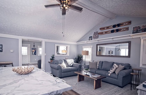 Lakeview Cottage | The Vintage Cottage at Indian Lake open views of the lake.