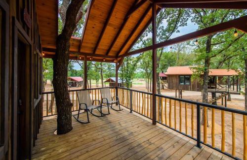 Elm Mott Other | The Warbler Treehouse 15 MIn to Magnolia Baylor