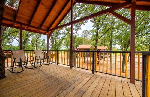 Elm Mott Other | The Warbler Treehouse 15 MIn to Magnolia Baylor