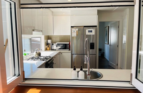 Brisbane Waterfront House | The Warehouse Island Retreat - a Beautiful Home With Great Amenities!