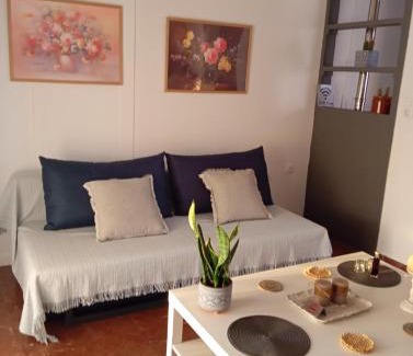 Patras Apartment | The Waves
