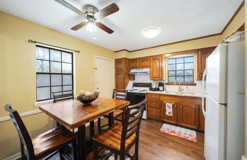 Texarkana House | The Welcome Lounge