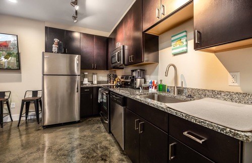 Roanoke Apartment | The West End Flats