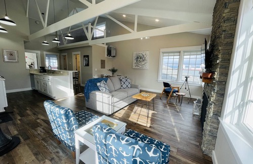 Astoria House | The Wheelhouse on Pier 11