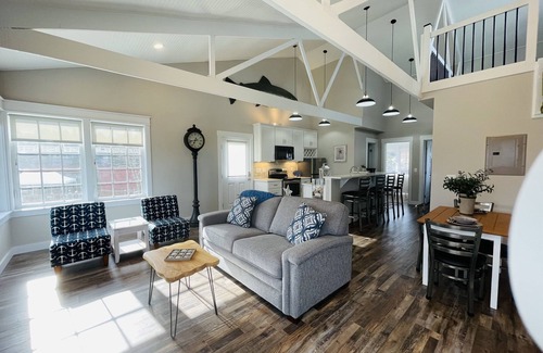 Astoria House | The Wheelhouse on Pier 11