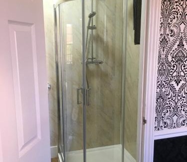 Cranleigh Hotel | The White Hart pub and rooms