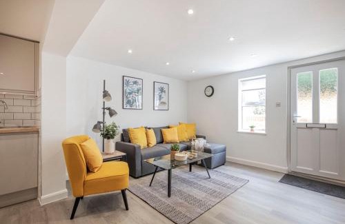 Reading Apartment | The White House By Select SA