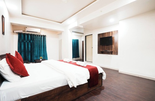 Nanded Hotel | The White House