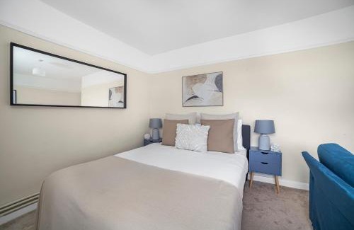 Wandsworth Apartment | The Wimbledon Park Luxury Room