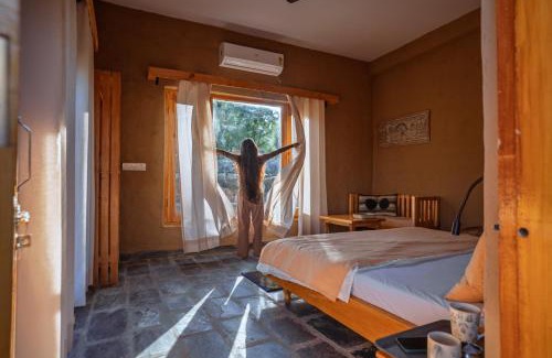 Bir Cabin | The Winter Courtyard by AVVAs Stays