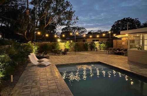 Arlington Park House | The Wisteria Oasis With heated pool and hot tub