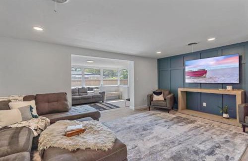 Arlington Park House | The Wisteria Oasis With heated pool and hot tub