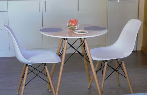 Acton Park Apartment | The Wombat Studio on Acton | Close to airport, beaches, tranquil private setting