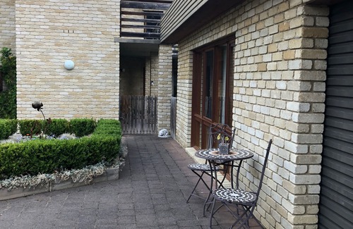 Acton Park Apartment | The Wombat Studio on Acton | Close to airport, beaches, tranquil private setting