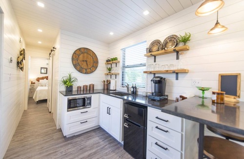 Waco House | The Woods- Container Tiny House 12 min to Magnolia Baylor Downtown