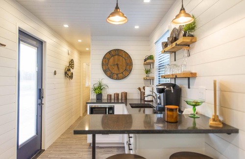 Waco House | The Woods- Container Tiny House 12 min to Magnolia Baylor Downtown