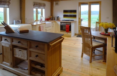 Brampford Speke Cottage | THE WOODSHED, pet friendly, country holiday cottage in Upton Pyne