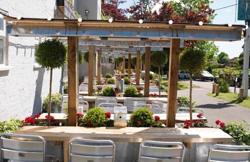Wavehorne Hotel | The Woolpack Inn