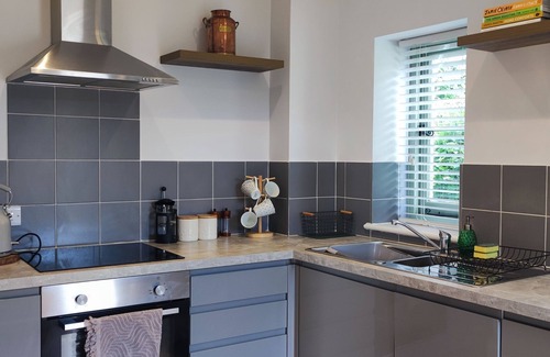 Etchinghill House | The Workshop - sleeps 2+1 guests in 1 bedroom. Set in a stunning AONB in Kent
