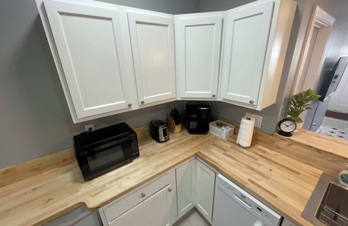 West Columbus House | The Yale Townhouse 2 - 2BR