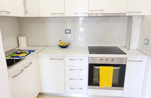 Shkembi i Kavajes Apartment | The Yellow Apartment in Durres