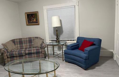 Sharon Apartment | The Yellow-Shuttered House apt B
