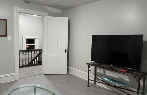 Sharon Apartment | The Yellow-Shuttered House apt B