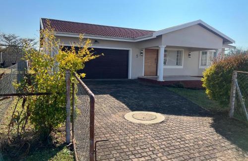 Pietermaritzburg Villa | Thee House - Mkamba Gardens