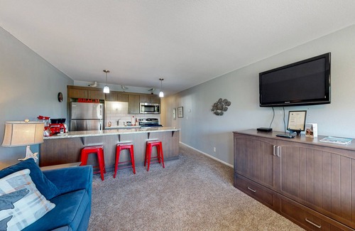 Neskowin Condo | Third-floor beachfront condo with a balcony, full kitchen, & ocean views