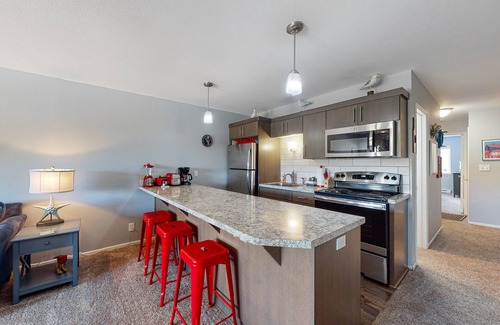 Neskowin Condo | Third-floor beachfront condo with a balcony, full kitchen, & ocean views