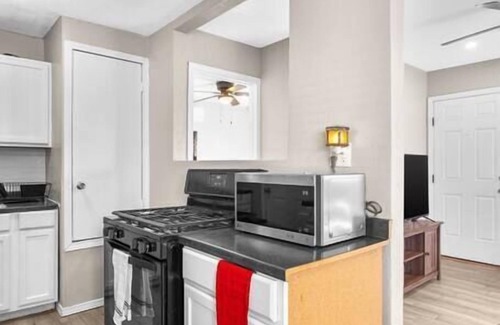 Biggs Field Apartment | This apartment is a 1 bedroom(s), 1 bathrooms, located in El Paso, TX.