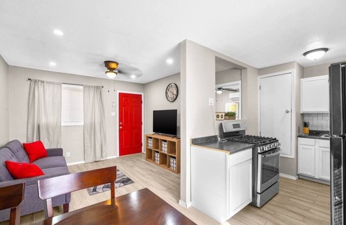 Biggs Field Apartment | This apartment is a 1 bedroom(s), 1 bathrooms, located in El Paso, TX.