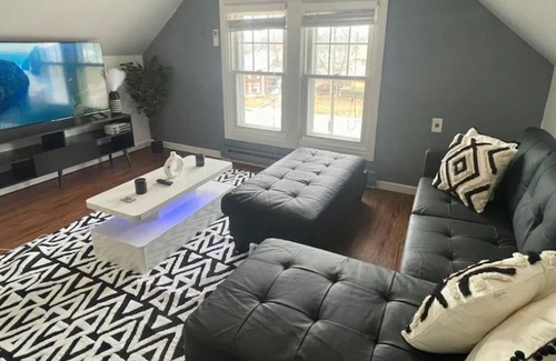 Kamm's Corners Apartment | This apartment is a 1 bedroom(s), 1 bathrooms, located in Cleveland, OH.